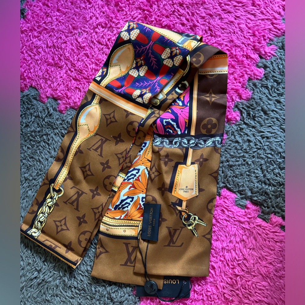 Purse scarf